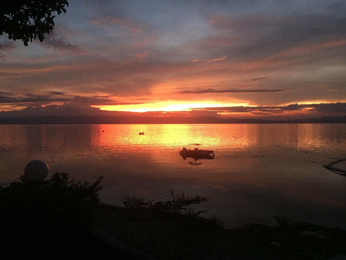 Cabilao Sunset Dive & Beach Resort Loon Екстериор снимка